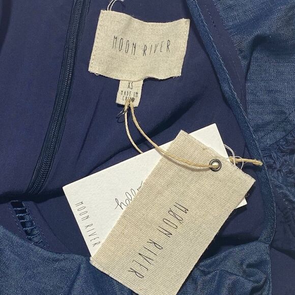 MOON River Embroidered Floral Denim Romper XS Nwt - Picture 10 of 11